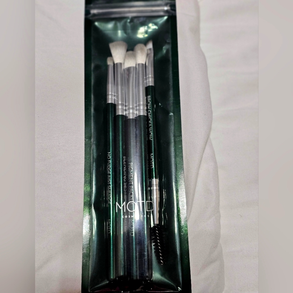 MOTD cosmetics brush set